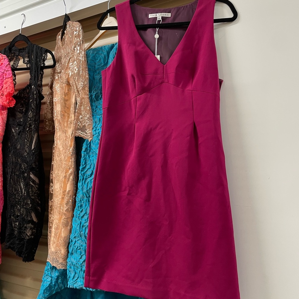 Down from $275🎉NWT Prom + Wedding Guest Magenta Sleeveless V-Neck Cocktail Dress
